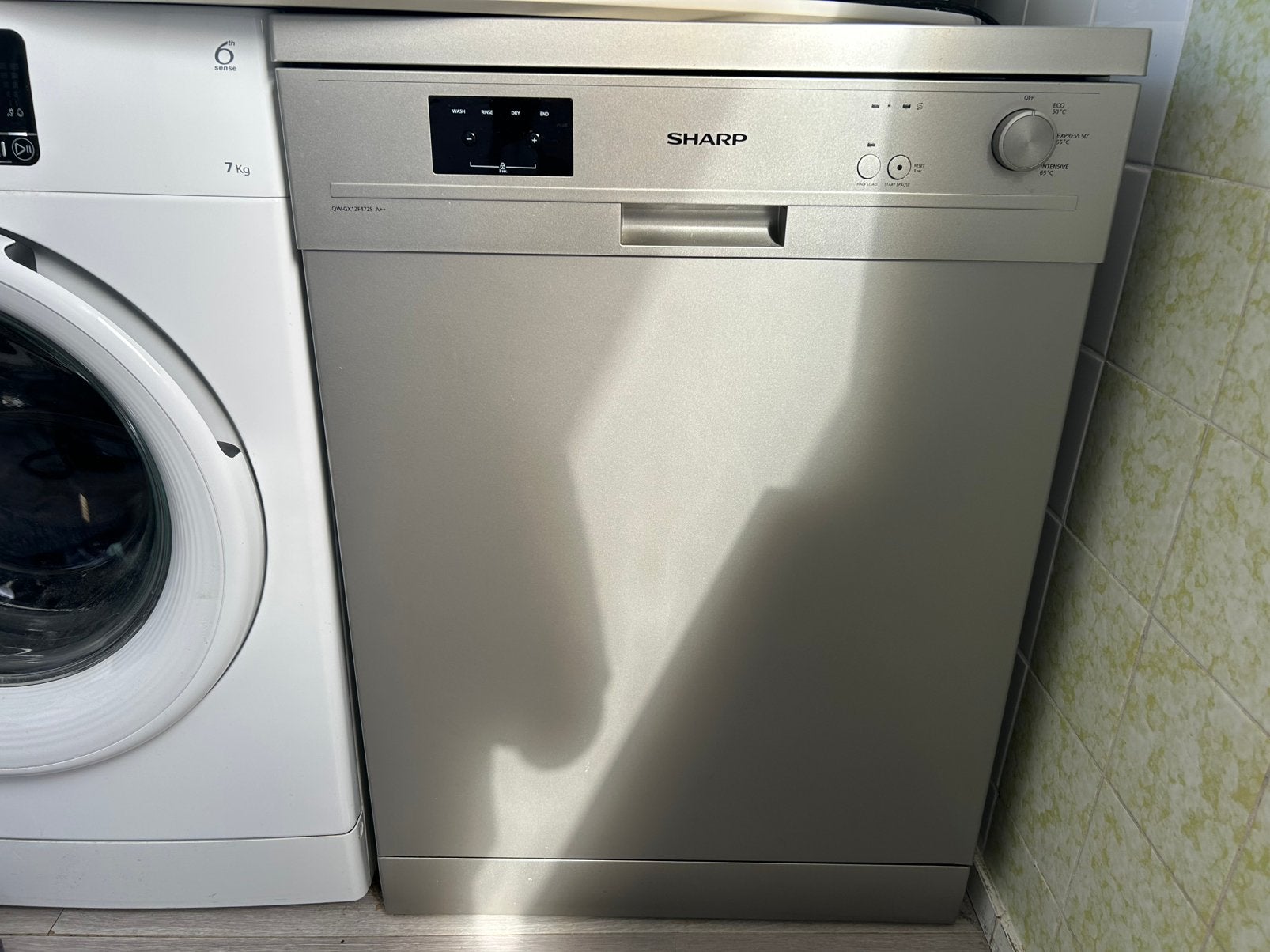 Sharp vaatwasser zilvergrijs, Ophalen, Zo goed als nieuw, Energieklasse A of zuiniger, Minder dan 85 cm
