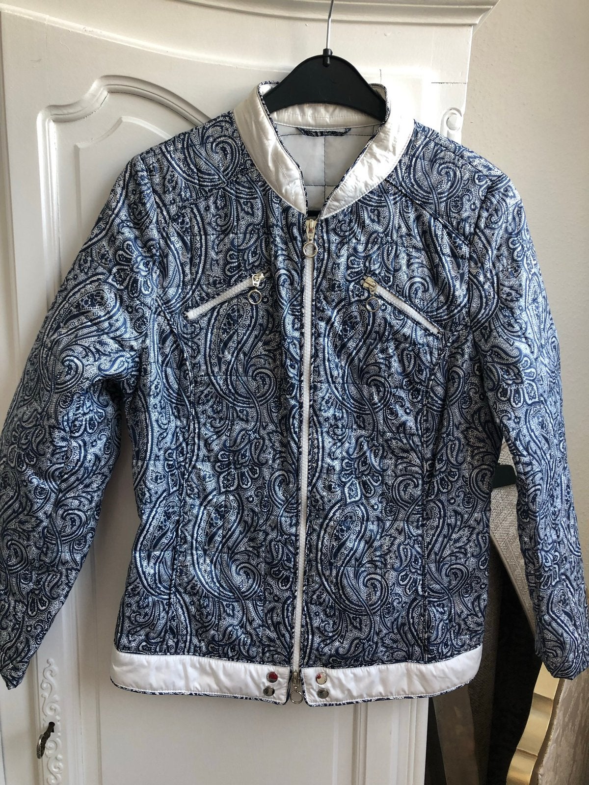 Nieuw blauw wit jas Concept K maat 38, Ophalen of Verzenden, Nieuw, Maat 38/40 (M), Blauw