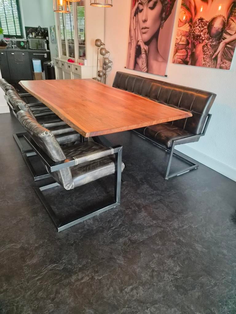 Robuuste eettafel met bank en stoelen (210x110 cm), Overige houtsoorten, Gebruikt, 100 tot 150 cm, 200 cm of meer
