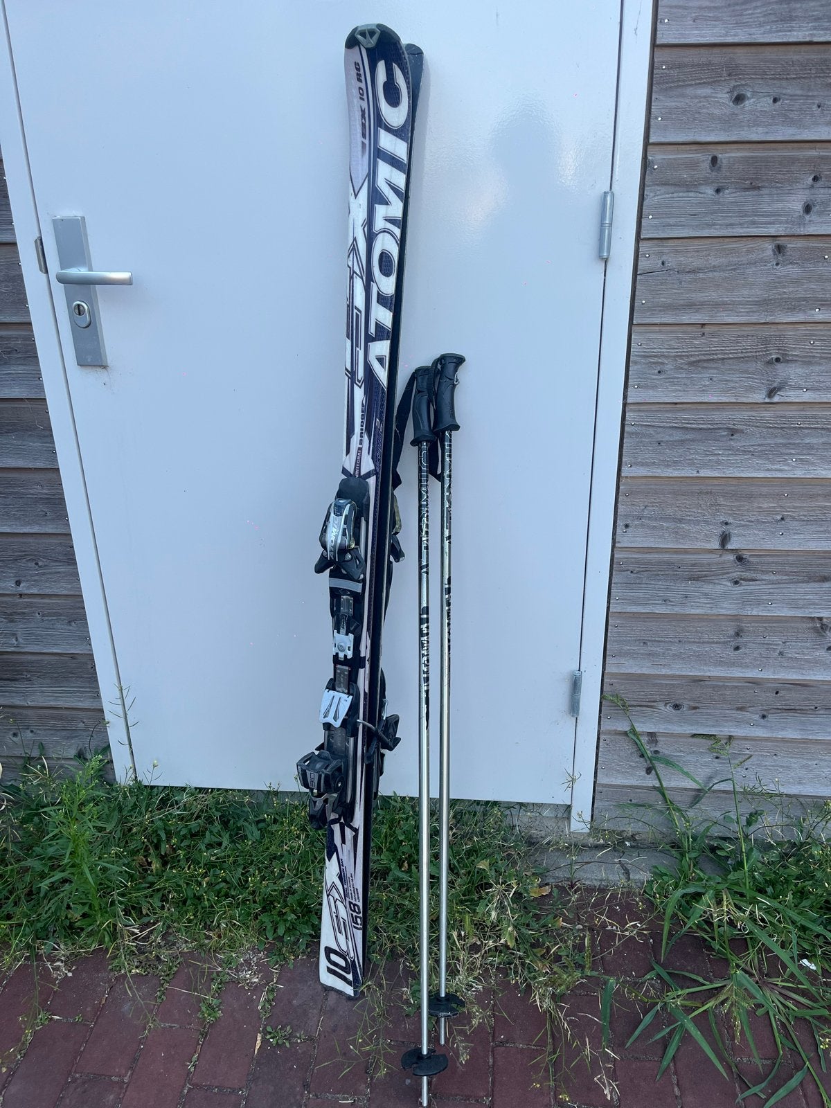 Atomic Ski's met bindingen en skistokken, Sport en Fitness, Skiën en Langlaufen, Ophalen, 140 tot 160 cm, Gebruikt, Atomic