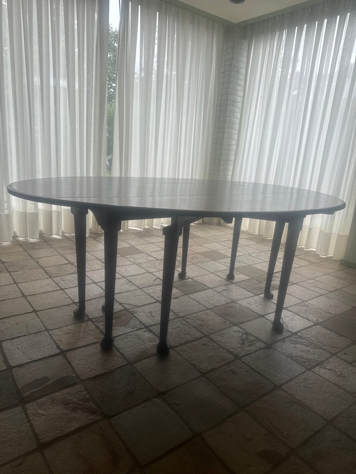 Antieke ronde eettafel, inklapbaar, donker hout., Ophalen