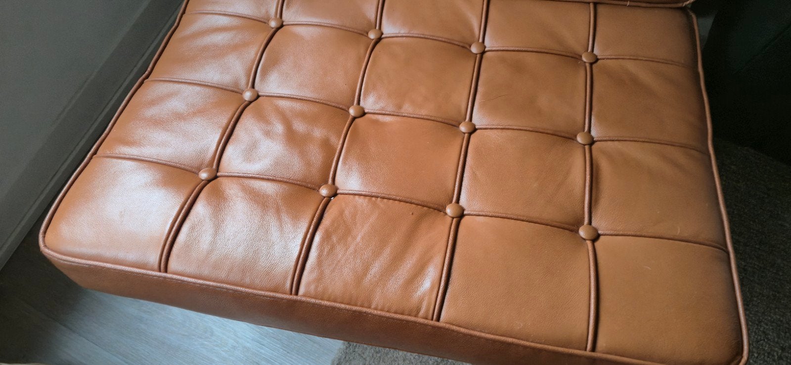 Lederen Barcelona fauteuil met voetenbank - Cognac, Modern Design, 75 tot 100 cm, Ophalen of Verzenden, Zo goed als nieuw