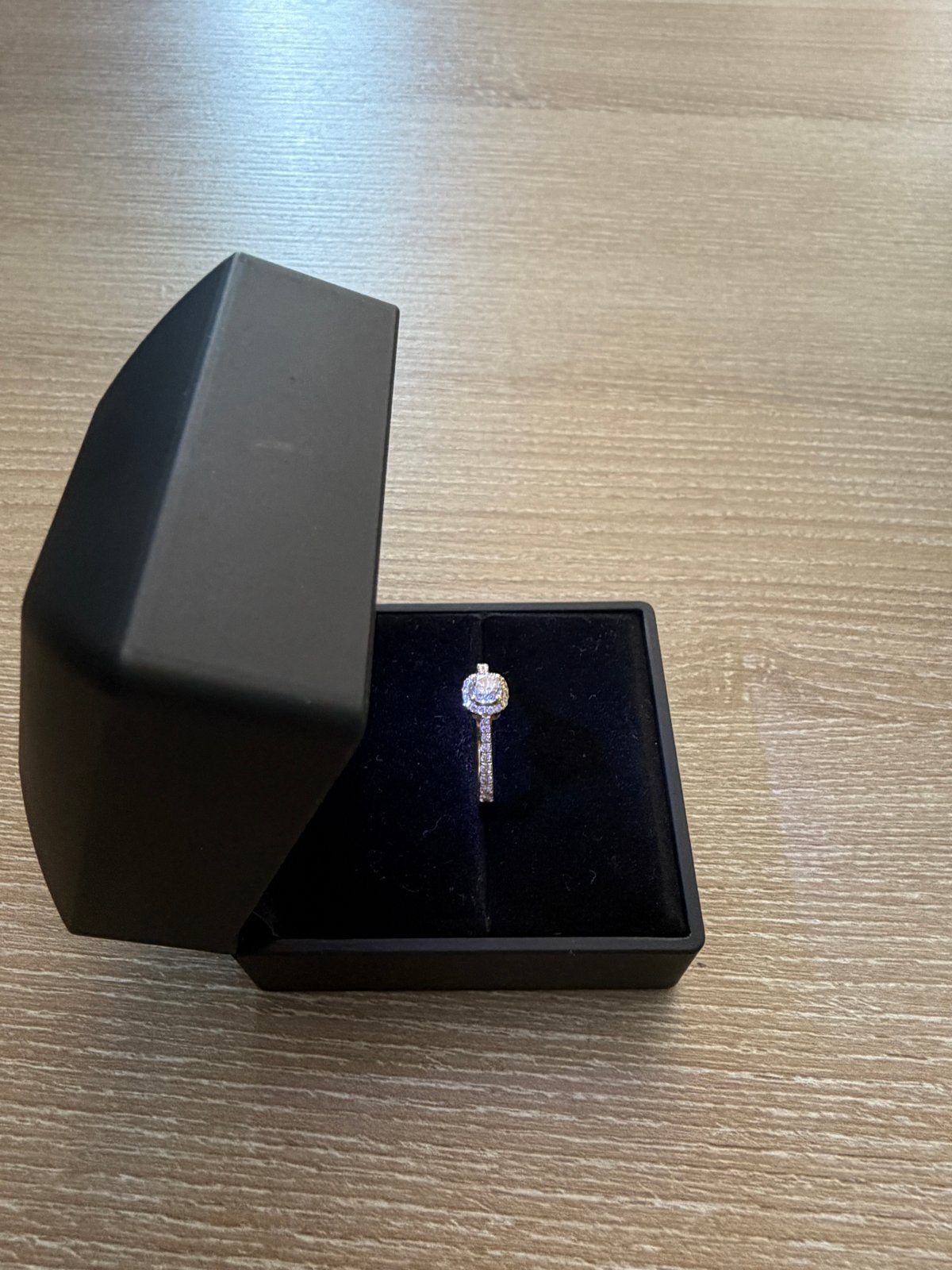Prachtige gouden ring met diamanten, maat 17-18, Ophalen, Zo goed als nieuw, 17 tot 18, Met edelsteen