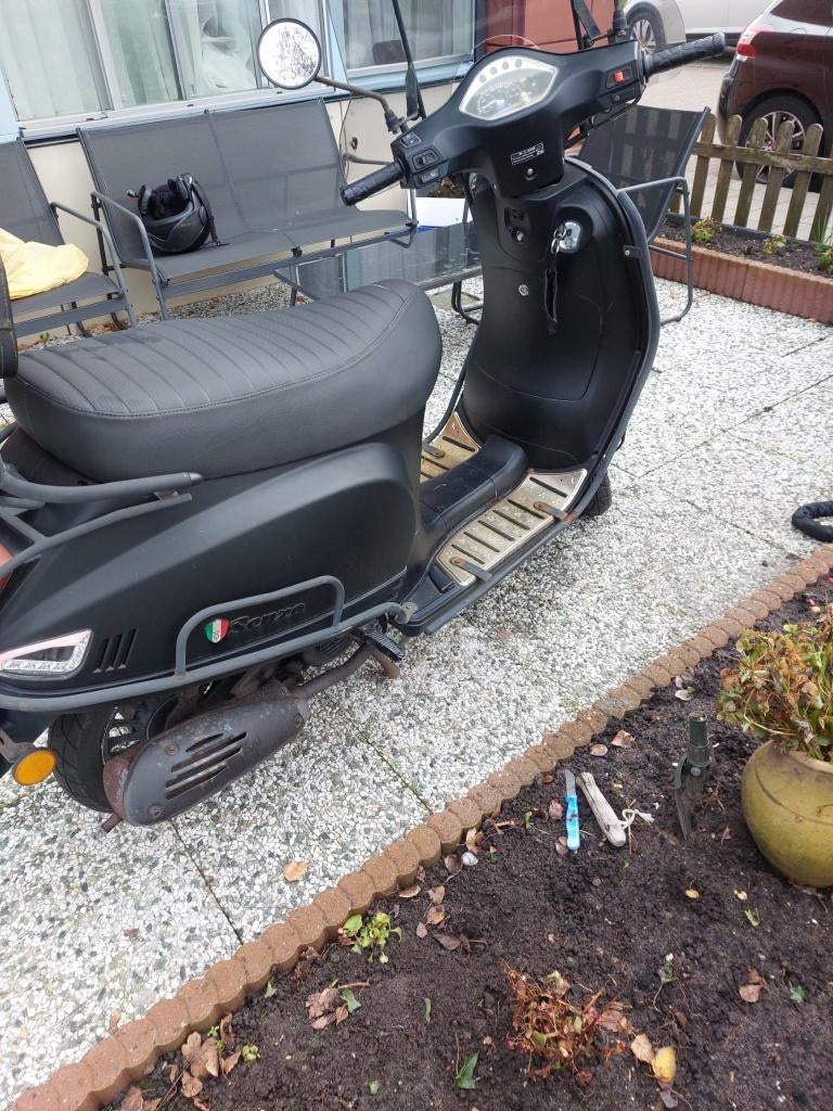 Scooter merk Senzo, Ophalen, Zo goed als nieuw, Benzine, Overige merken