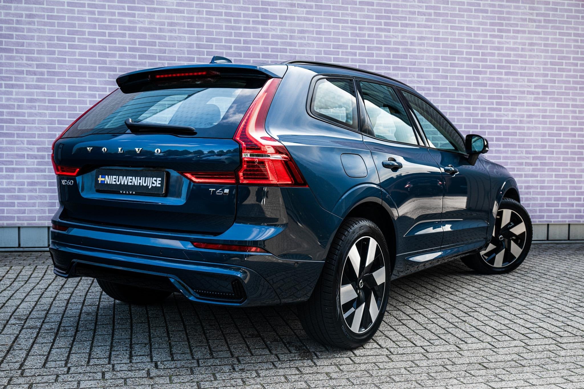 Volvo XC60 2.0 T6 Plug-in Hybrid AWD Ultra Dark | PHEV Long, Auto's, Gebruikt, Euro 6, 4 cilinders, Blauw