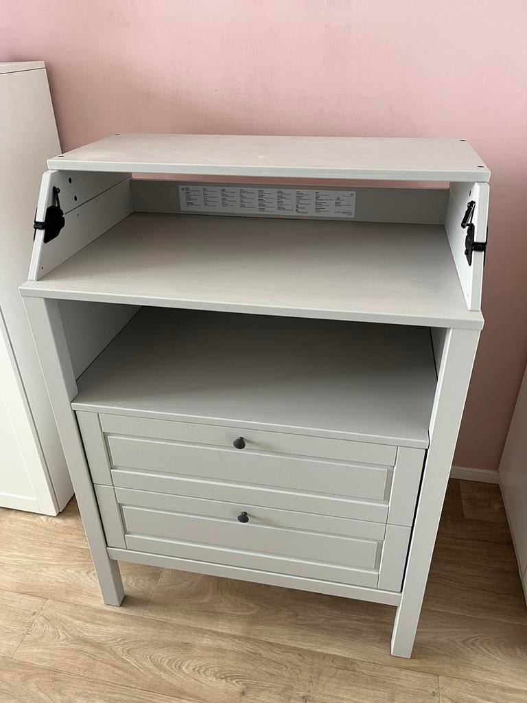 IKEA SUNDVIK commode met verschoontafel – grijs, Ophalen, 50 tot 70 cm, Zo goed als nieuw, 75 tot 100 cm