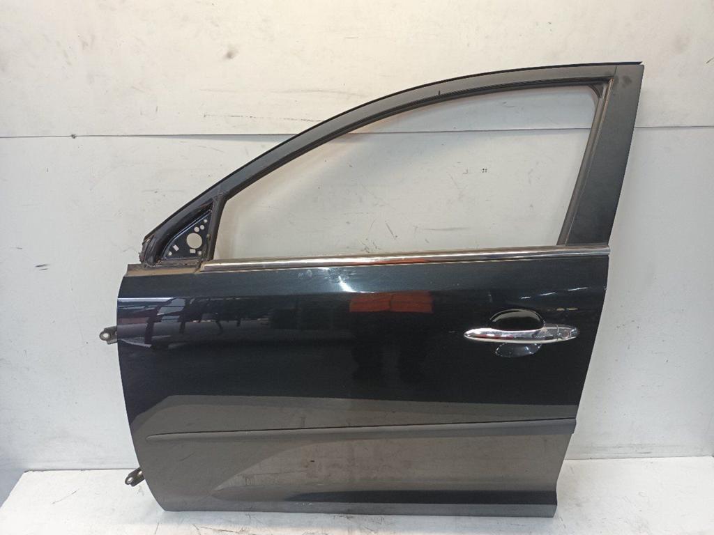 Portier links voor Kia Sportage, Onderdelen@venauto.nl, Van der Ven Autorecycling B.V., Ettenseweg 76, 4706 PB Roosendaal, The Netherlands