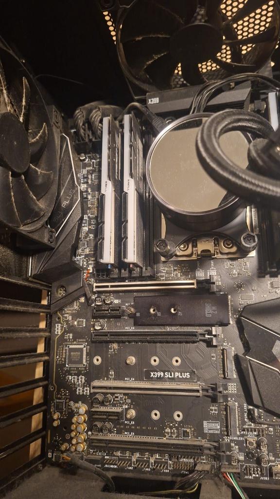 Threadripper X399 Workstation / Game PC zonder GPU en HDD, Ophalen, Gebruikt, HDD, AMD Ryzen Threadripper 1920X 12 cores / 24 threads