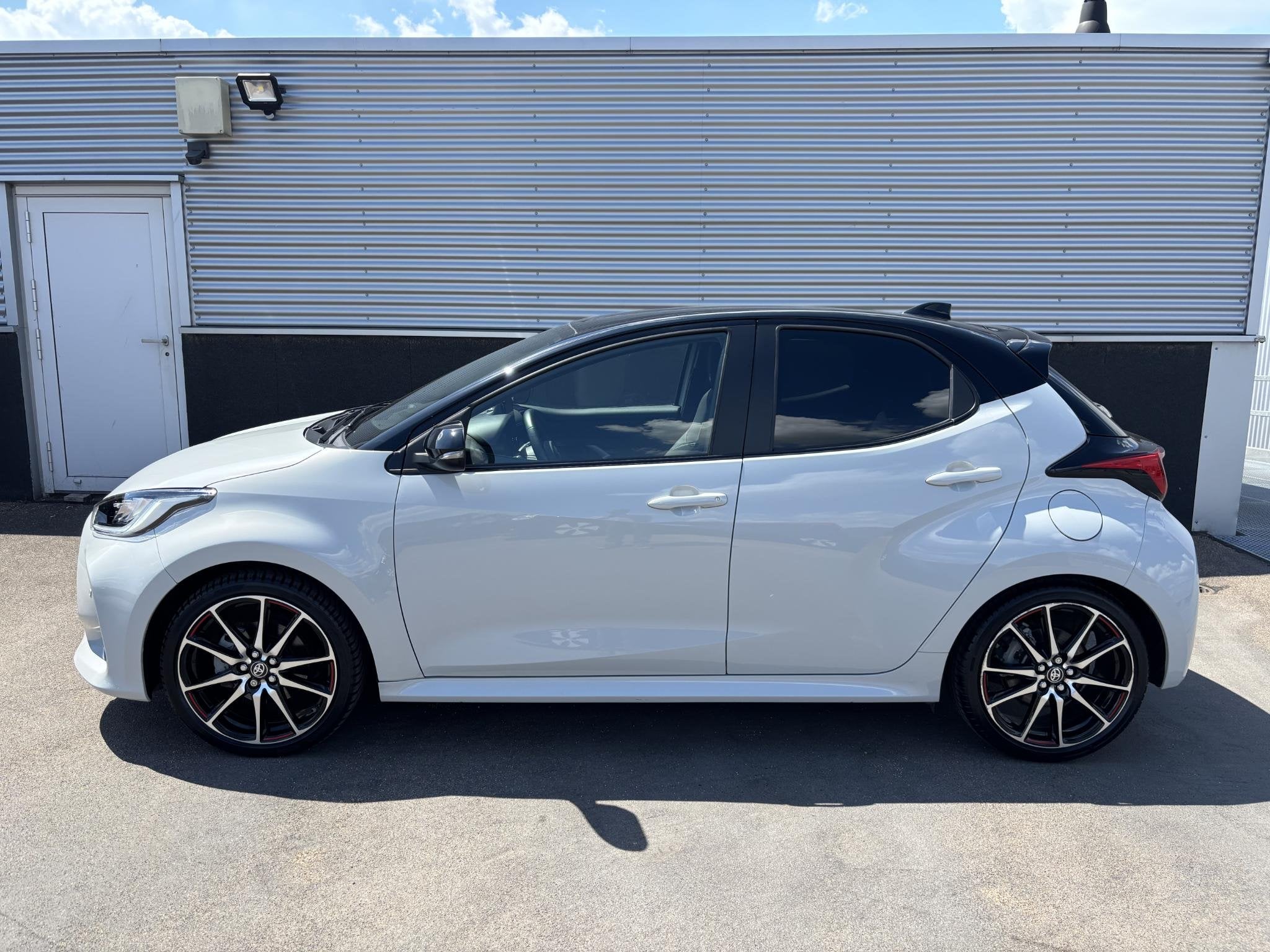 Toyota Yaris 1.5 Hybrid GR Sport Bi-tone, Stoelverwarming, S, Auto's, 450 kg, Gebruikt, Euro 6, Automatische klimaatregeling