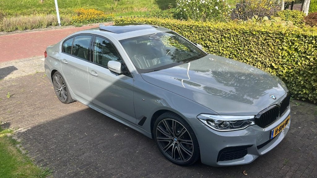 BMW 5-Serie 520i Automaat 2020 Lime Grey unieke kleur, Achterwielaandrijving, Zwart, 4 cilinders, 2000 kg