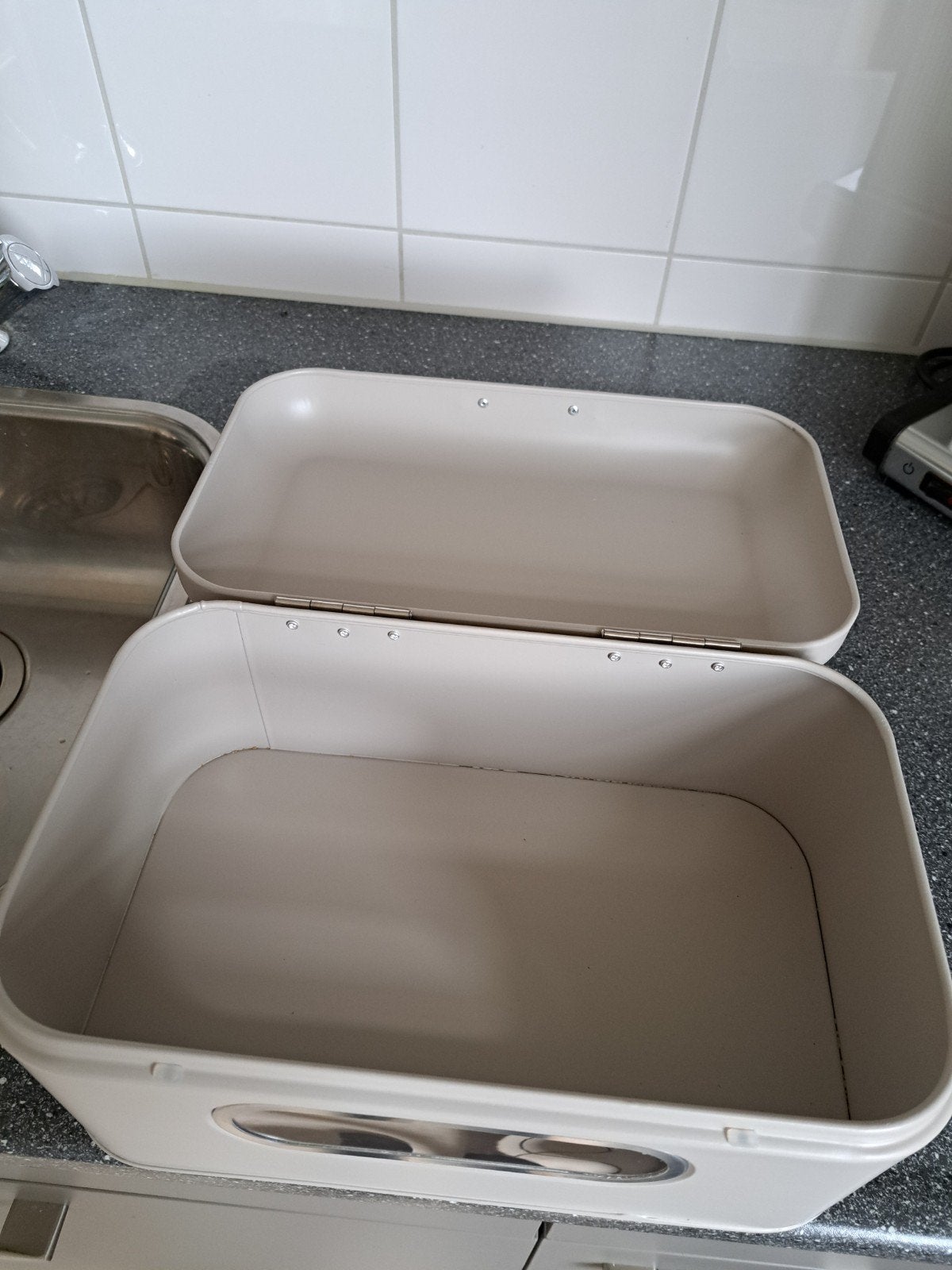 Te koop broodtrommel  hij is voor mij te klein, Ophalen