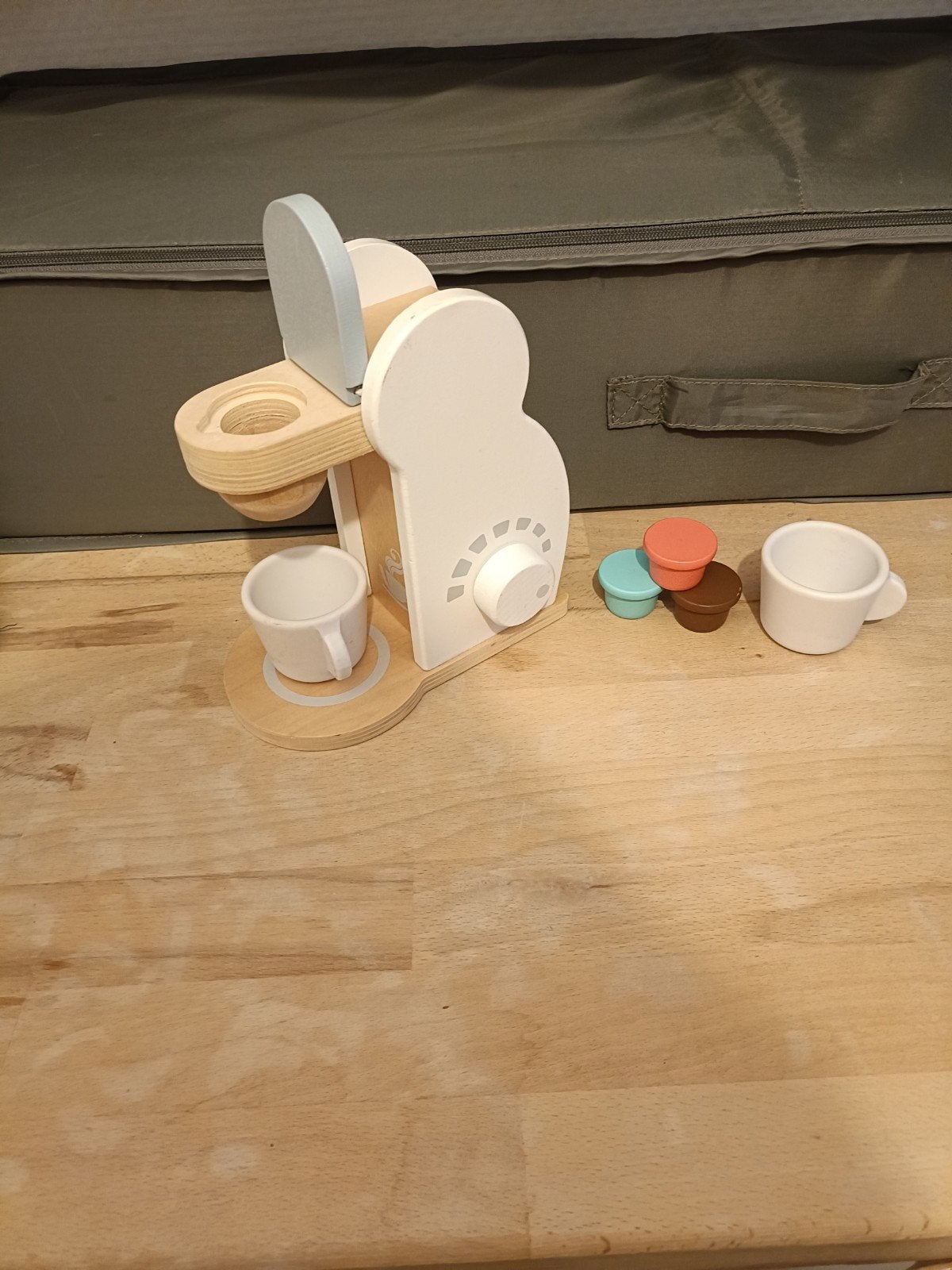 Playing kids houten speelgoed koffiezetapparaat met accesso, Kinderen en Baby's, Ophalen, Zo goed als nieuw, Jongen of Meisje
