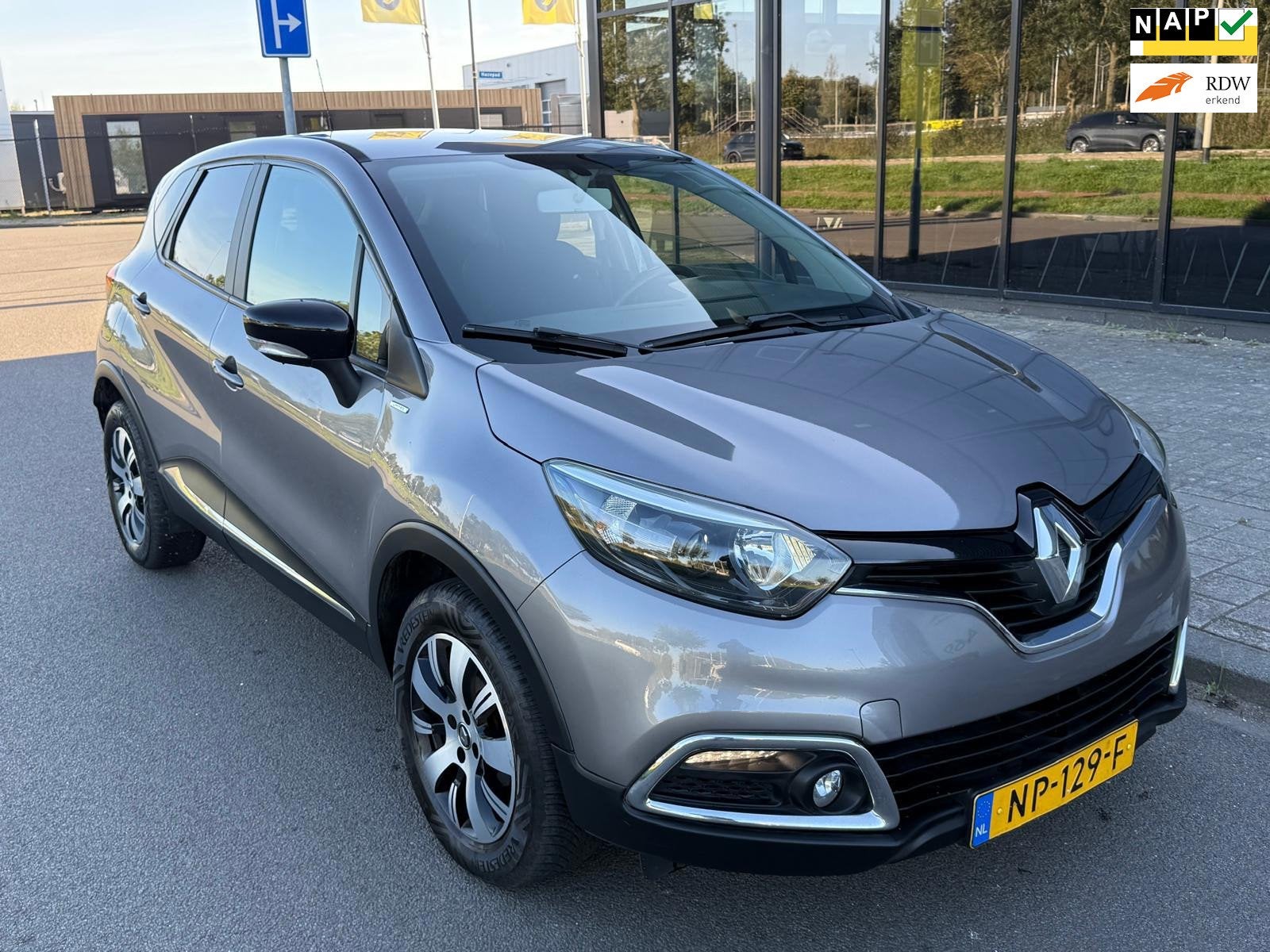 Renault Captur 0.9 TCe Limited/Navi/bluetooth/airco/Cruise/t