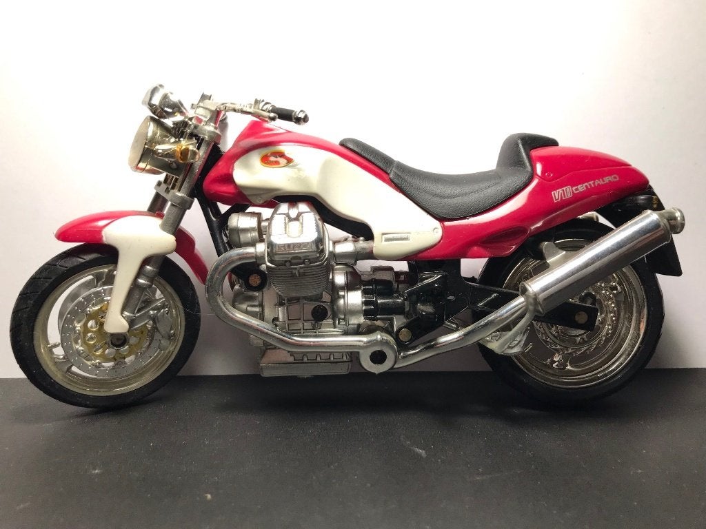 Moto Guzzi V10 Centauro schaalmodel rood/wit, Ophalen, Zo goed als nieuw, Motor