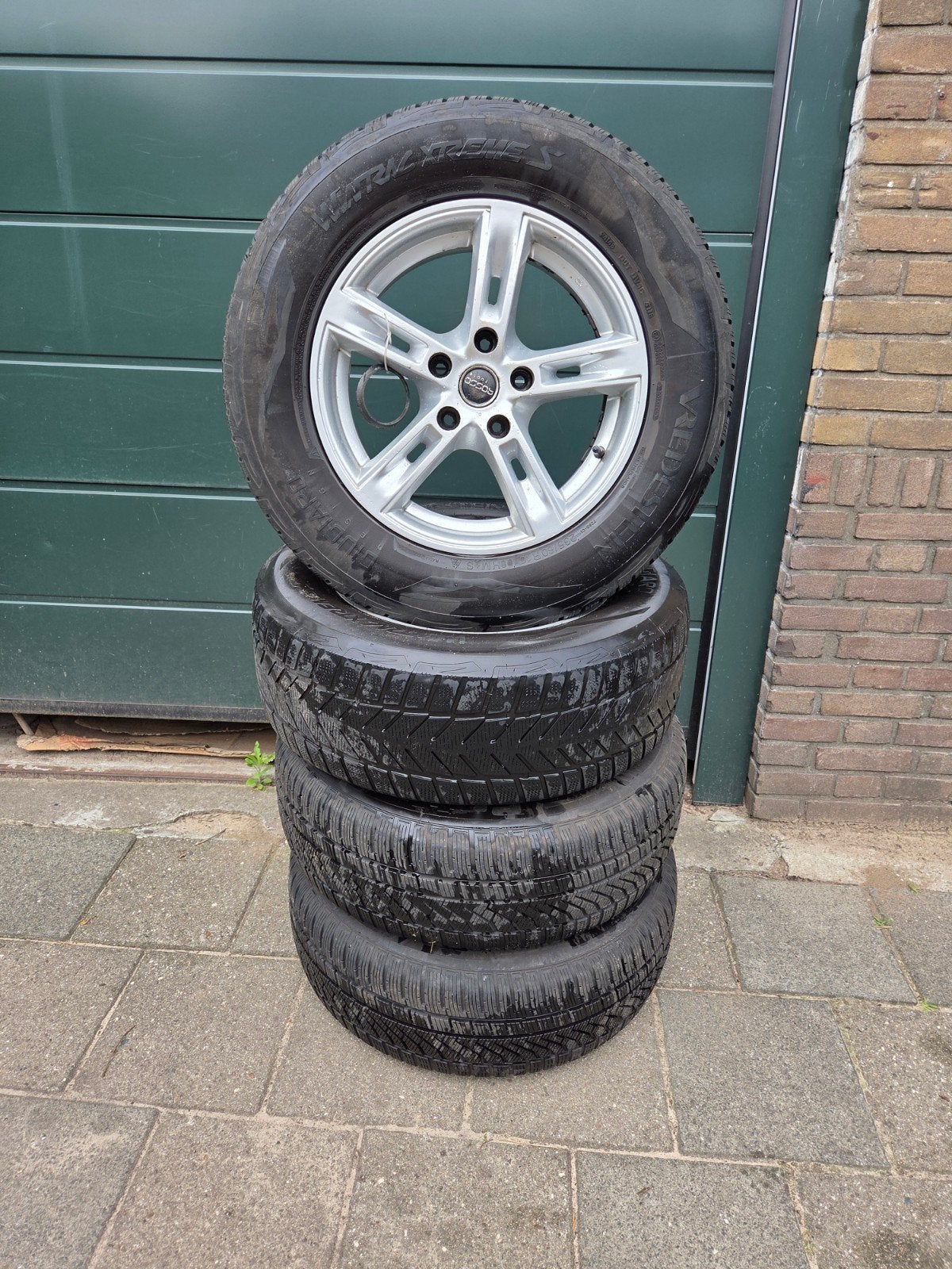 Winterbanden met velgen 235/60 R16 Hyundai Tucson (2005), Ophalen, 16 inch, Banden en Velgen, Winterbanden