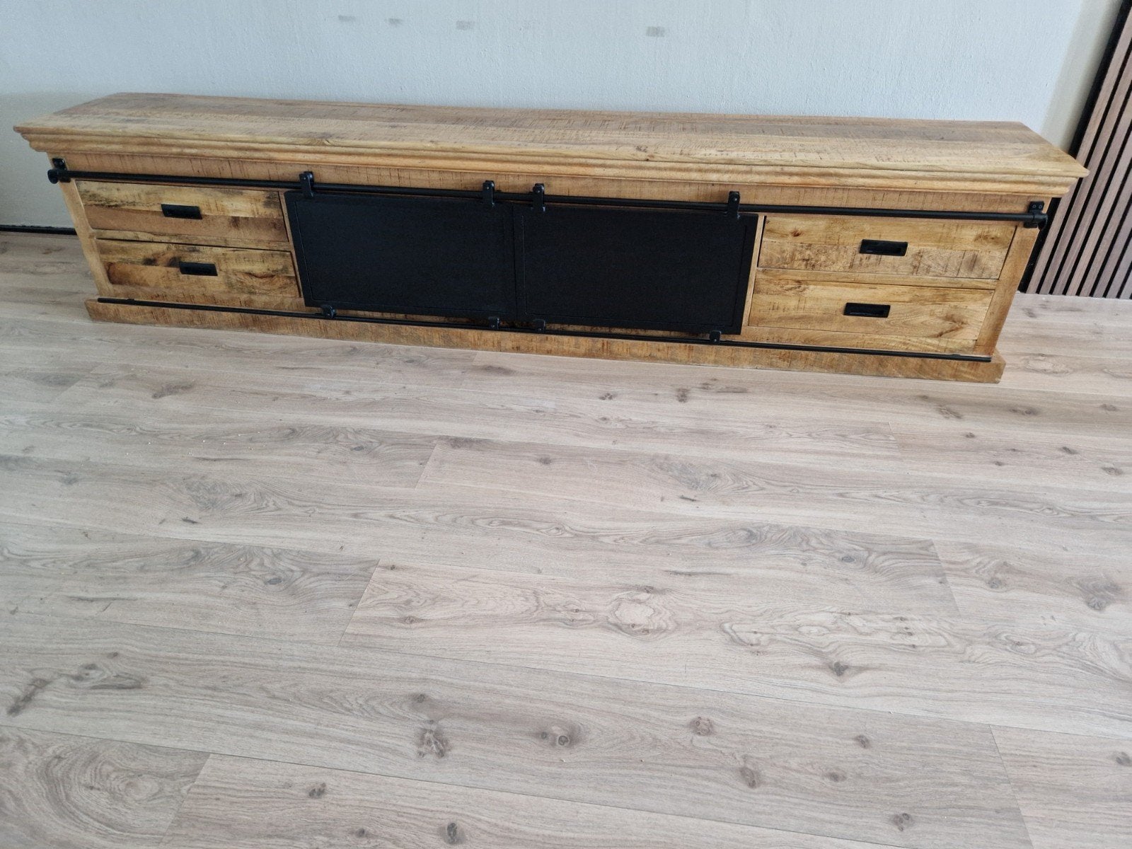 Massief mangohouten tv meubel met lades en schuifdeuren, Ophalen, Industriele, Zo goed als nieuw, 200 cm of meer