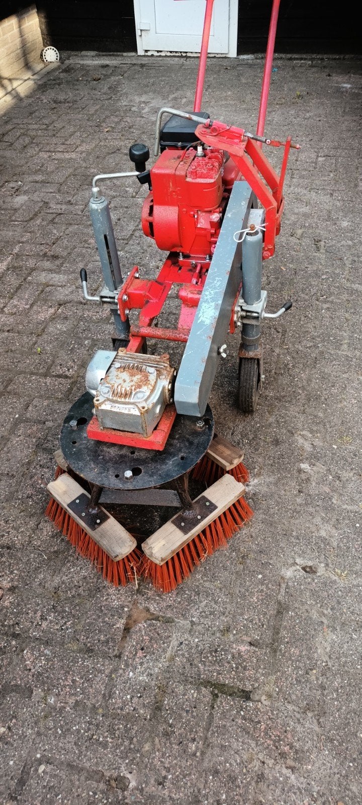 Zelfbouw veegmachine eigenbouw benzinemotor B&S werkt prima, Ophalen, Gebruikt
