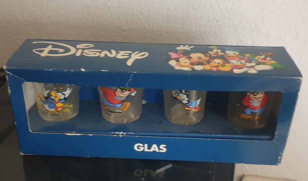 4 Disney glazen. zie foto., Ophalen of Verzenden, Overige figuren, Zo goed als nieuw, Servies