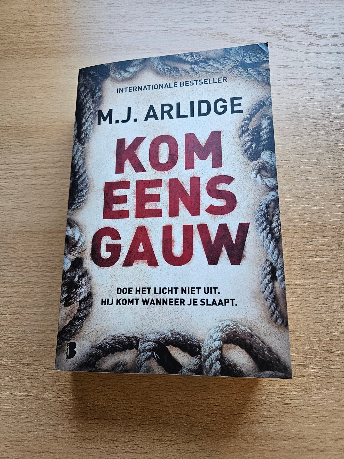 M.J Arlidge. Kom eens gauw., Boeken, Ophalen of Verzenden, Zo goed als nieuw, Nederland, M.J. Arlidge