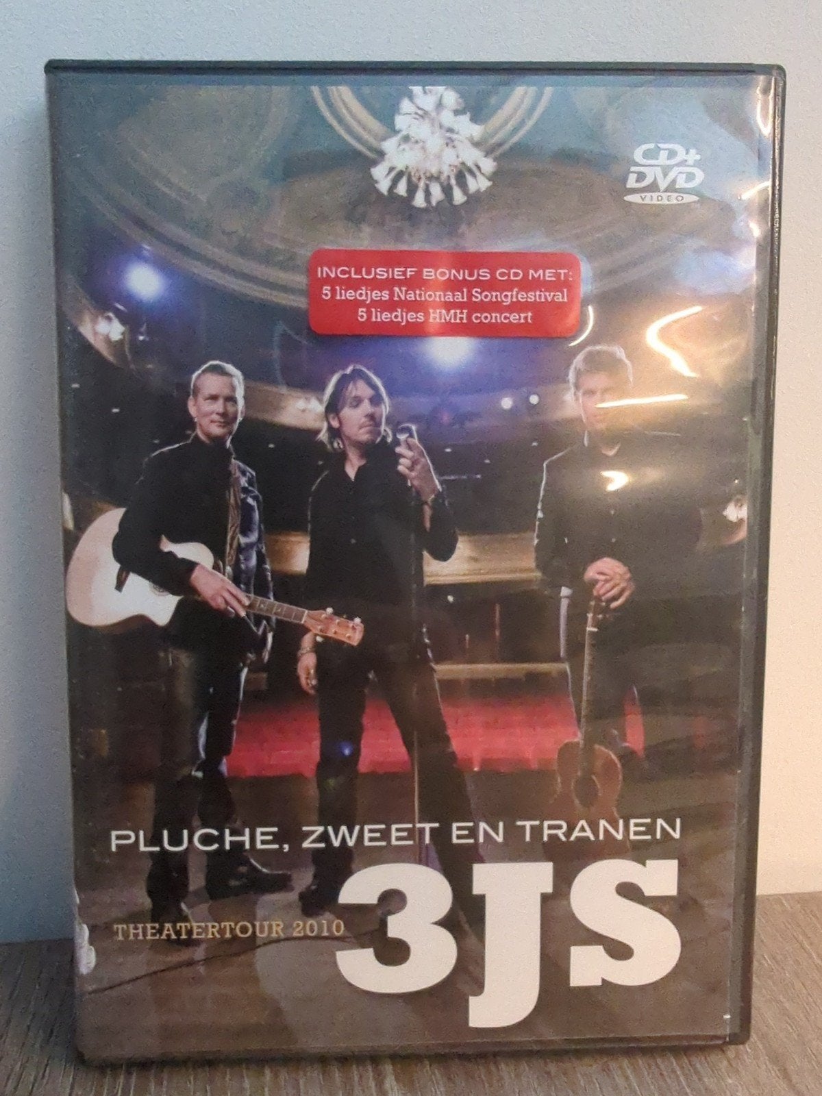 3JS - Pluche, Zweet en Tranen Theatertour 2010 CD+DVD, Cd's en Dvd's, Dvd's | Muziek en Concerten, Gebruikt, Alle leeftijden, Nederlands