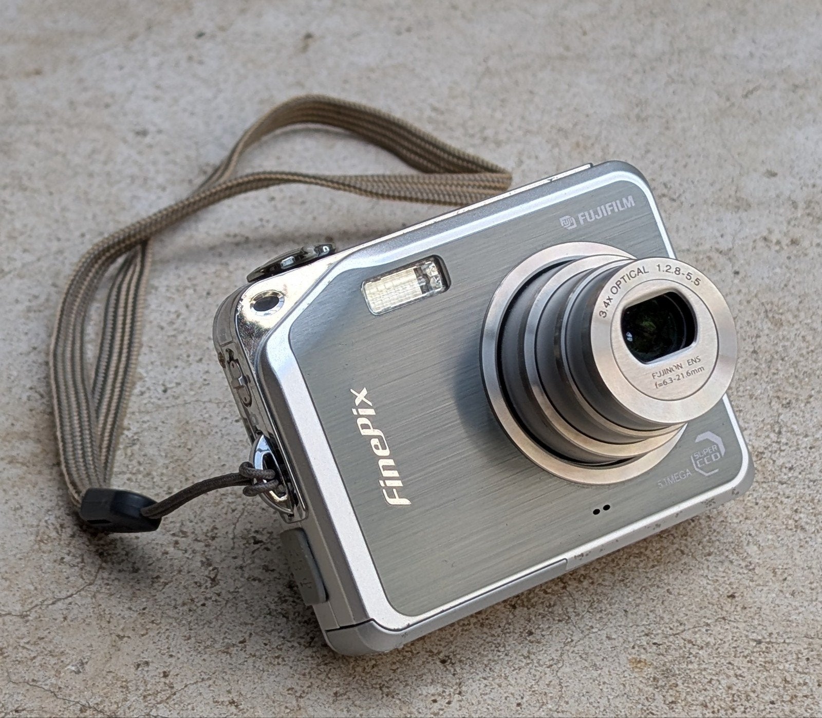 Finepix V10 Cult Game Camera 5MP. 3x Accu Zeldzaam !, Ophalen of Verzenden, Olympus, 8 keer of meer