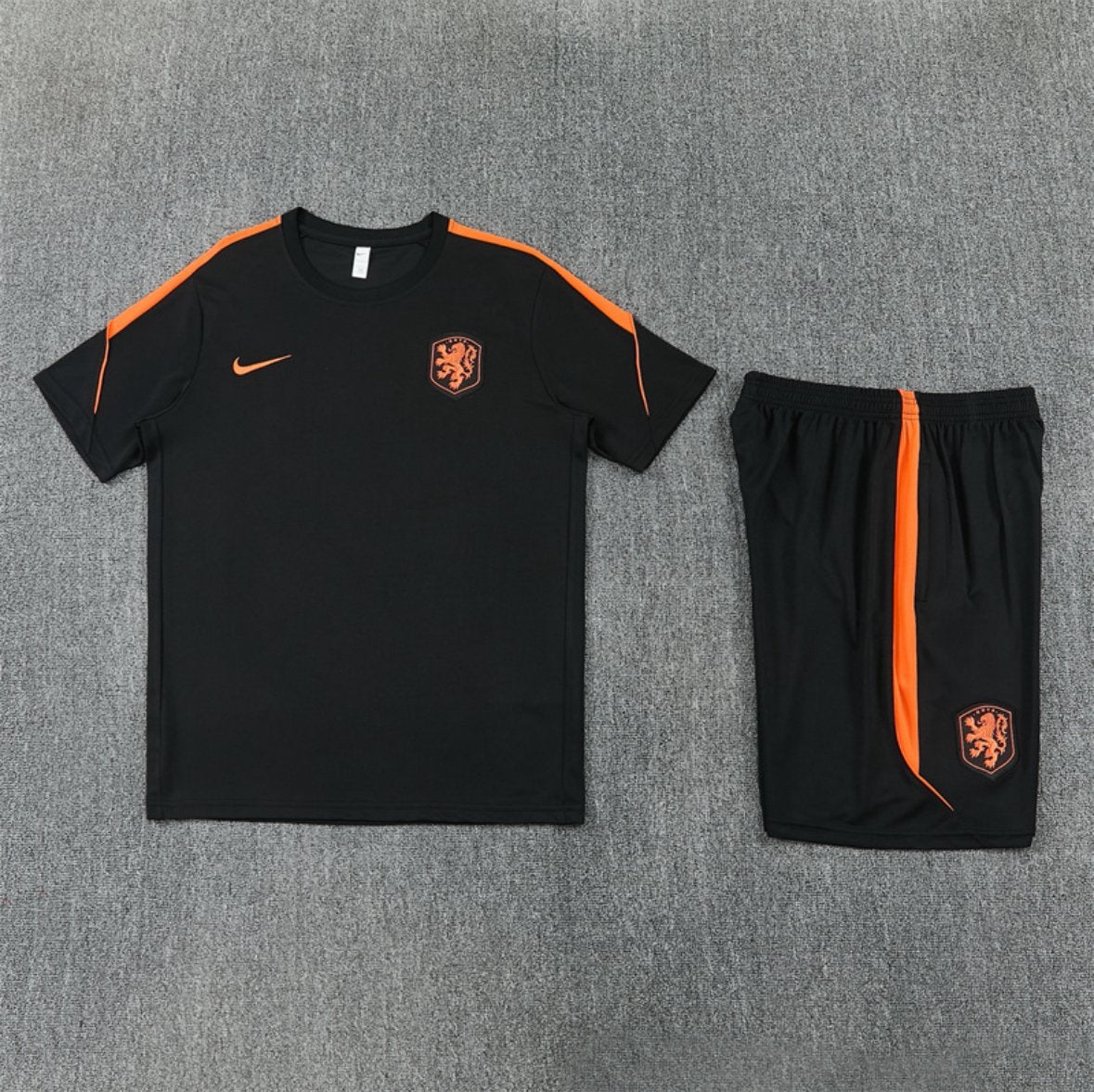 Trainingsset Nederlands Elftal Zwart T-shirt & Broekje, Zwart, Nieuw, Overige maten, Ophalen of Verzenden