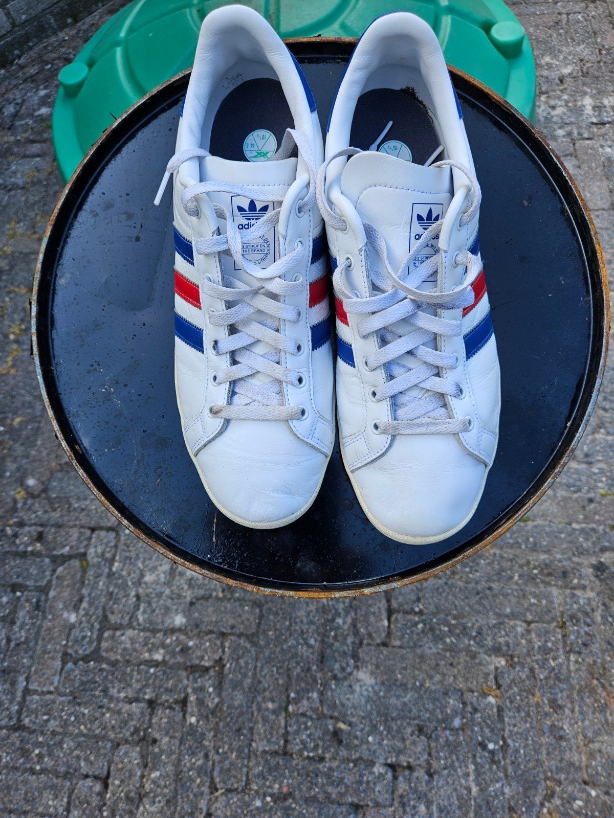 Adidas sneakers wit met blauw en rood, maat 44 2/3, Kleding | Heren, Schoenen, Wit, Ophalen of Verzenden, Sneakers of Gympen, Adidas