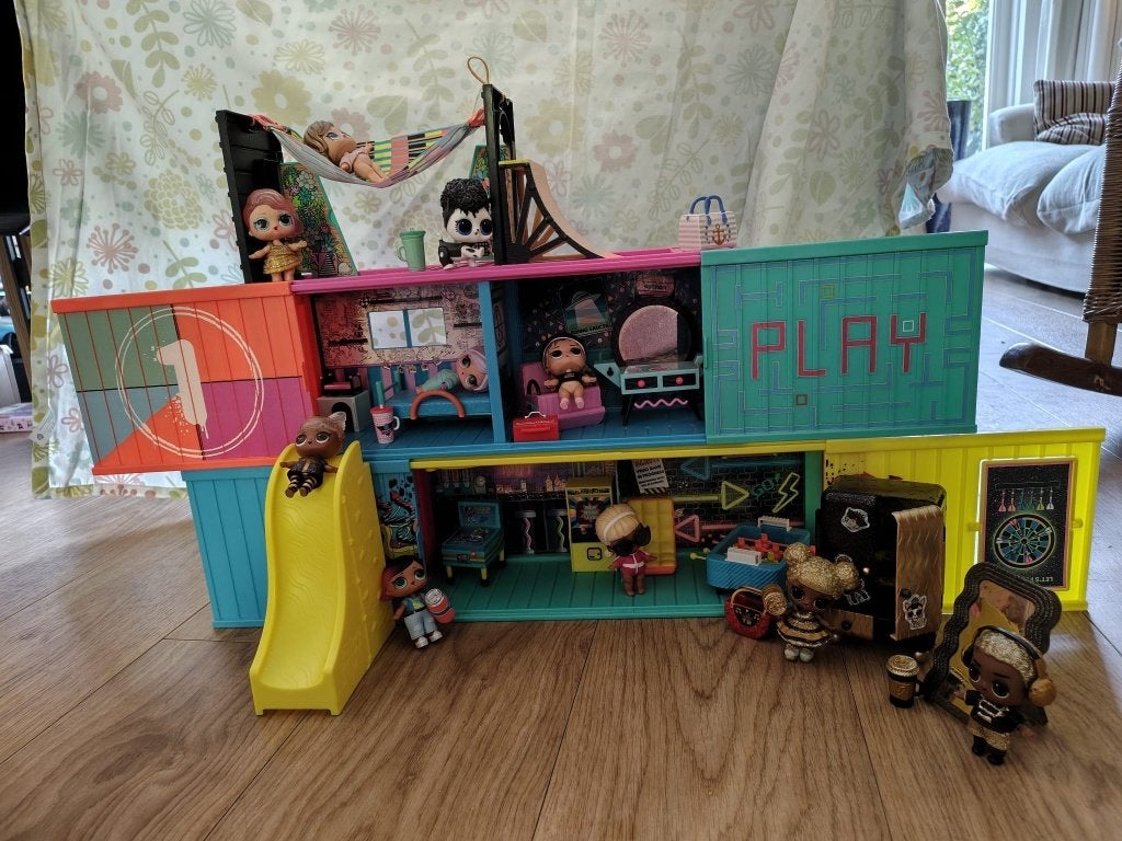 Foto 6 van LOL poppenhuis compleet