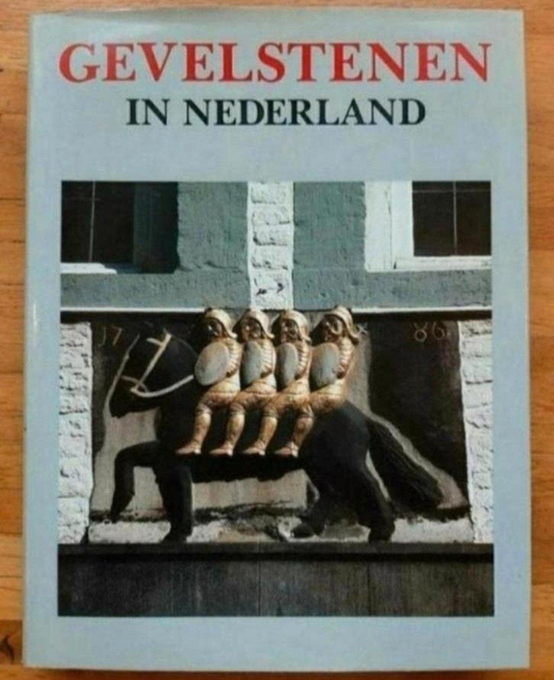 GEVELSTENEN IN NEDERLAND
Gevelstenen in Nederland fotoboek, Boeken, Ophalen of Verzenden, Zo goed als nieuw