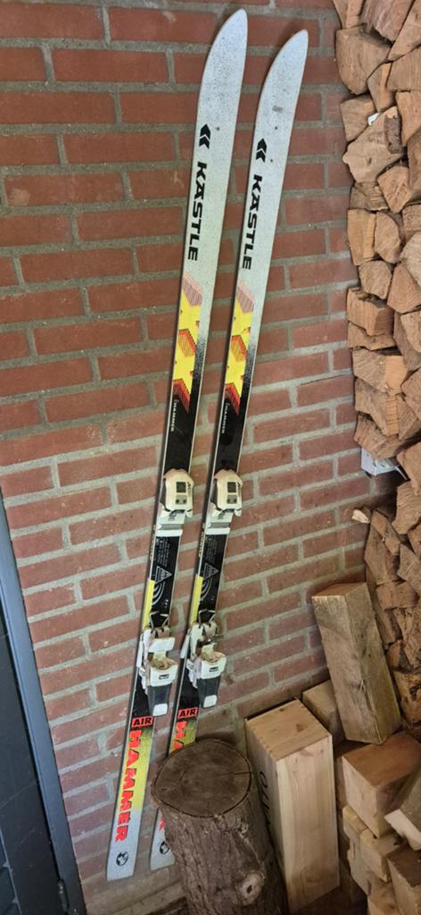 Oude Kastle ski's voor decoratie, Ophalen
