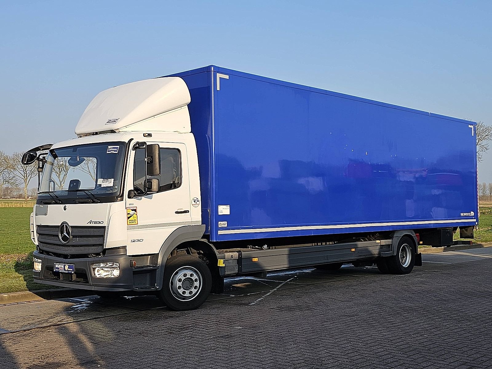 MERCEDES-BENZ ATEGO 1230 taillift airco 60m3, Automaat, Wit, Mercedes-Benz, Bedrijf