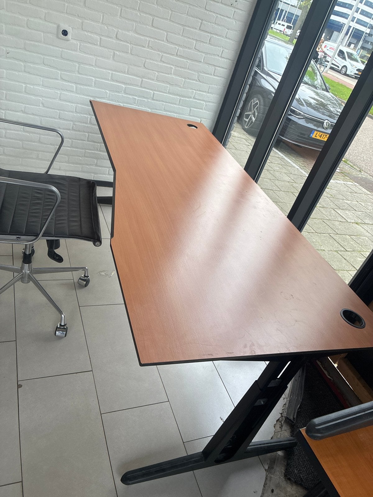 Amerland Bureau met krasvrij blad (7 stuks beschikbaar), Ophalen, In hoogte verstelbaar, Gebruikt