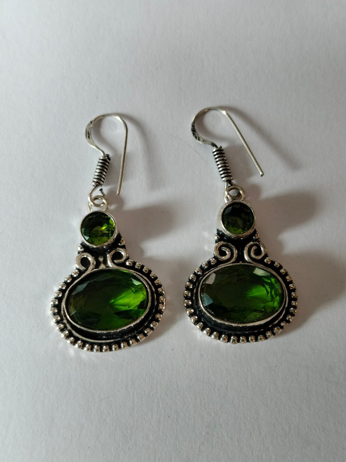 zilveren oorbellen met peridot, Hangers, Nieuw, Ophalen of Verzenden, Met edelsteen