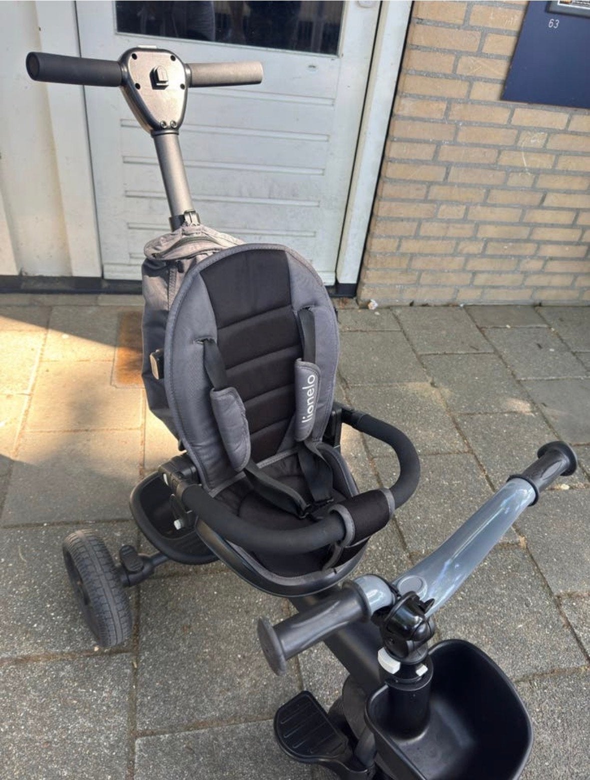 Lionelo driewieler met duwstang en verstelbare zitting, Ophalen, Zo goed als nieuw, Terugtraprem, Duwstang