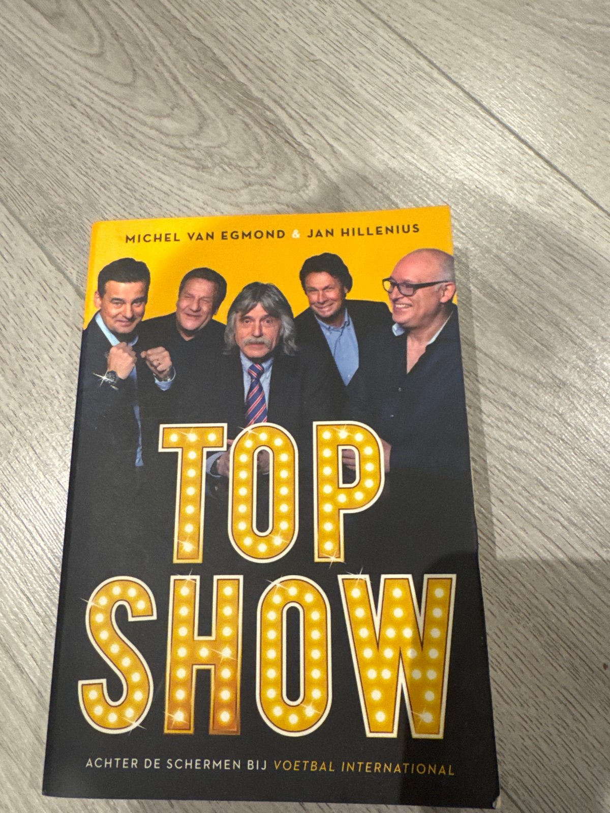 Top Show: Achter de schermen bij Voetbal International, Boeken, Ophalen of Verzenden, Zo goed als nieuw, Overige sporten