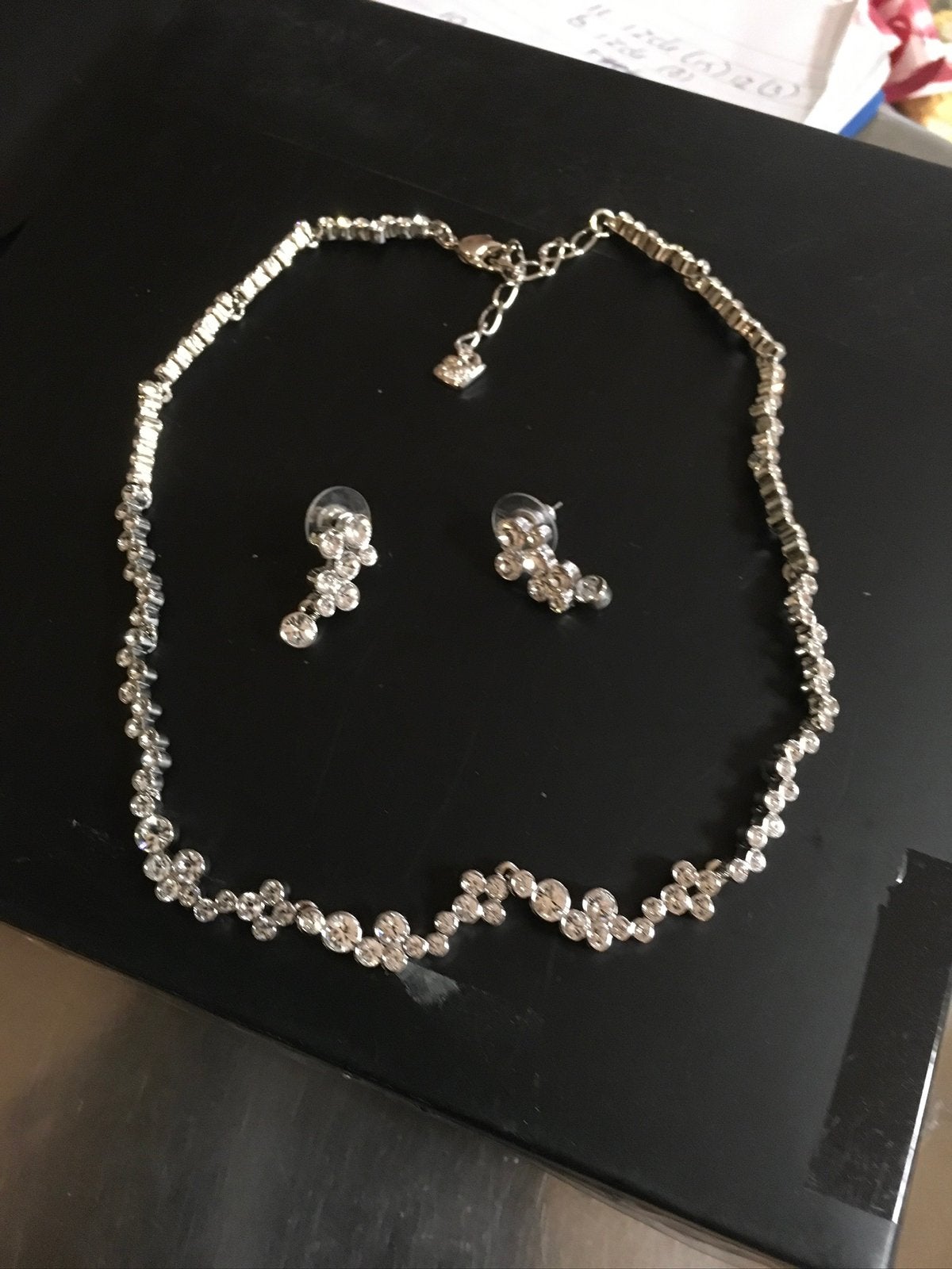 Te koop splinternieuw 2 delig sieraden set van Swarovski, Ophalen of Verzenden, Nieuw, Sieraad of Horloge