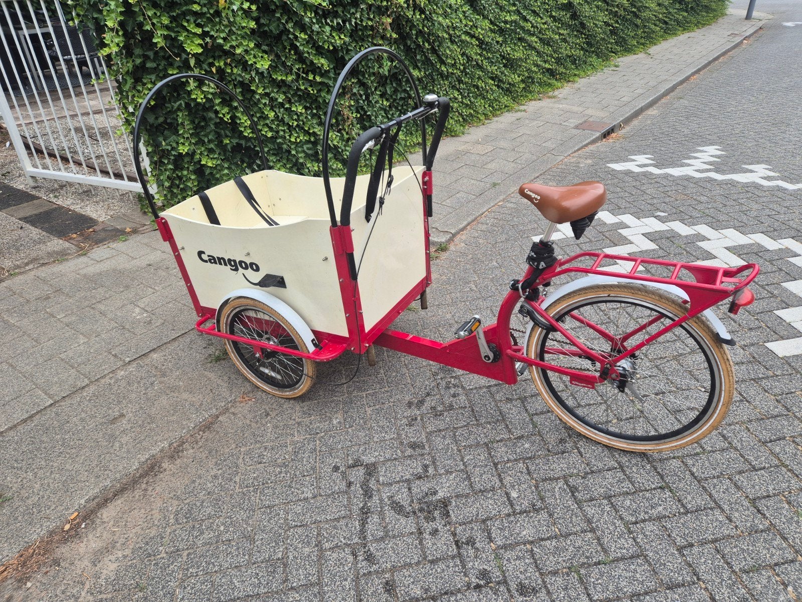 Cangoo bakfiets rood/wit - Ideaal voor kinderen en goederen, Fietsen en Brommers, Overige merken, Gebruikt, Ophalen of Verzenden