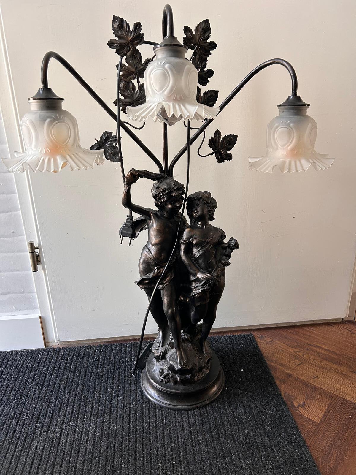Grote klassieke tafellamp met engelen / putti – 70 cm hoog, Antiek en Kunst, Antiek | Lampen, Ophalen