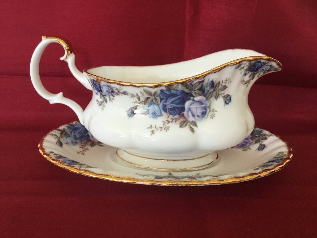 Royal Albert MOONLIGHT ROSE SAUSKOM MET SCHOTEL, Ophalen of Verzenden