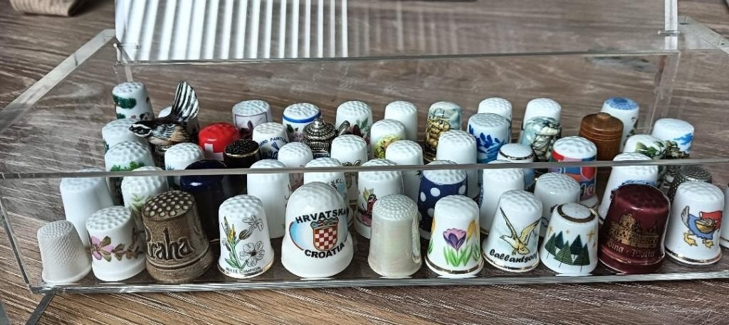 vingerhoedjes verzameling ( 55x), Verzamelen, Vingerhoedjes, Ophalen of Verzenden, Zo goed als nieuw