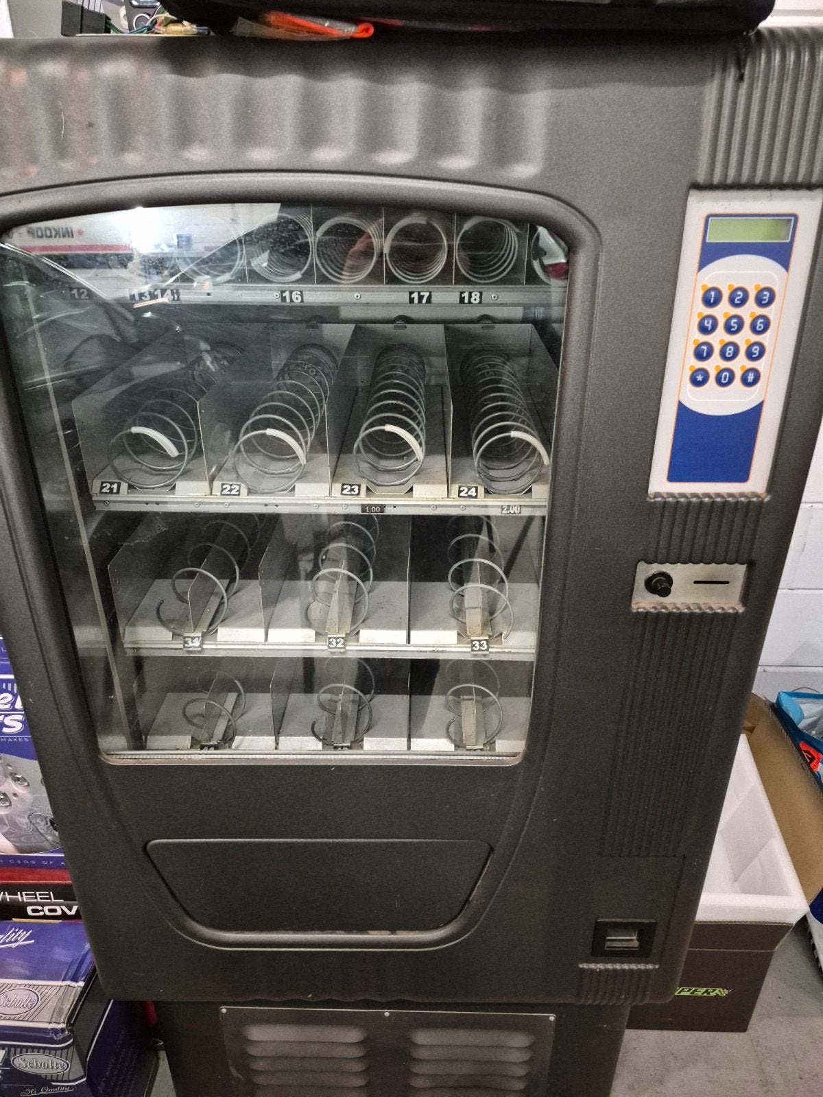 Snackautomaat / Vending Machine 75 breed - 153 hoog 69 - die, Ophalen, Gebruikt