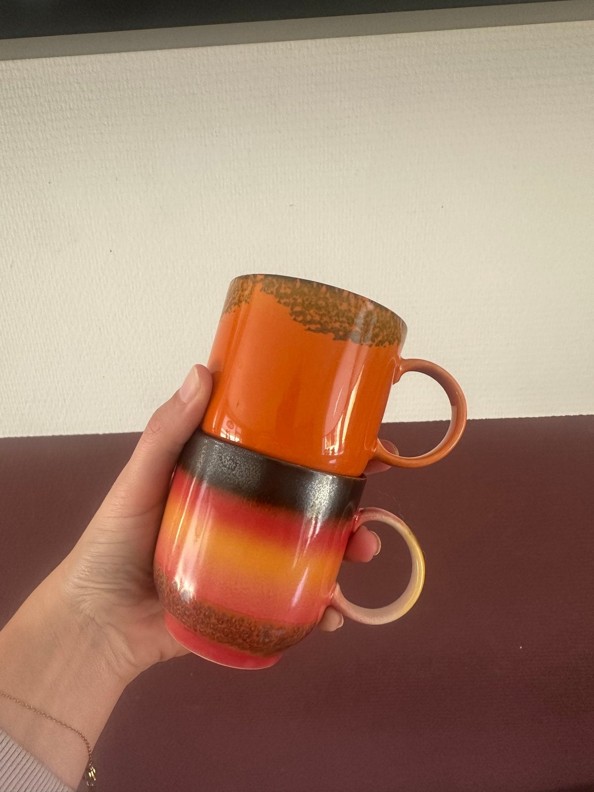 Set van 2 HK living kopjes, Gebruikt, Overige merken, Keramiek, Vintage