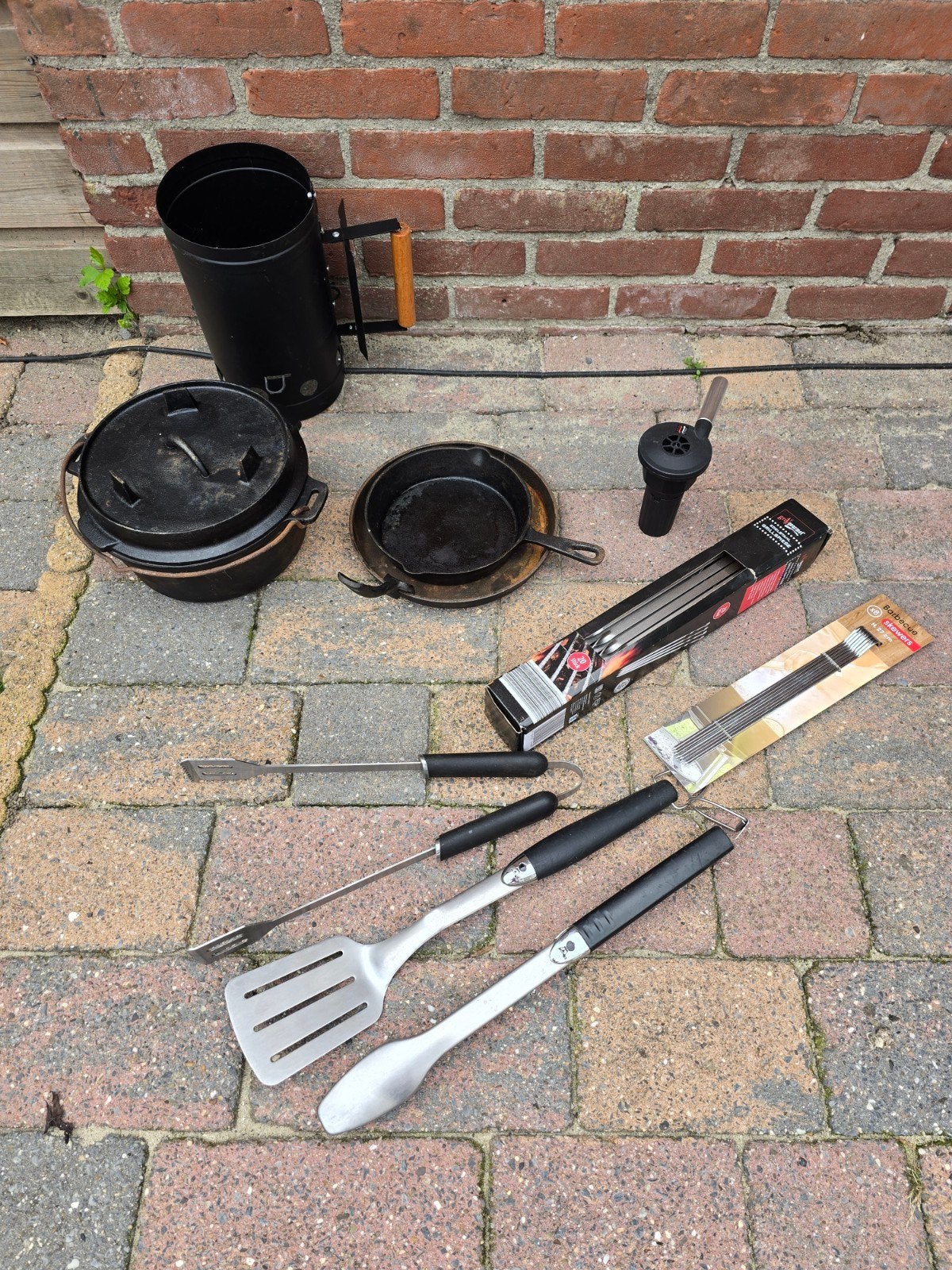 Complete BBQ set: Dutch Oven, Skillet, Starter en Tools, Ophalen, Gebruikt, Diverse