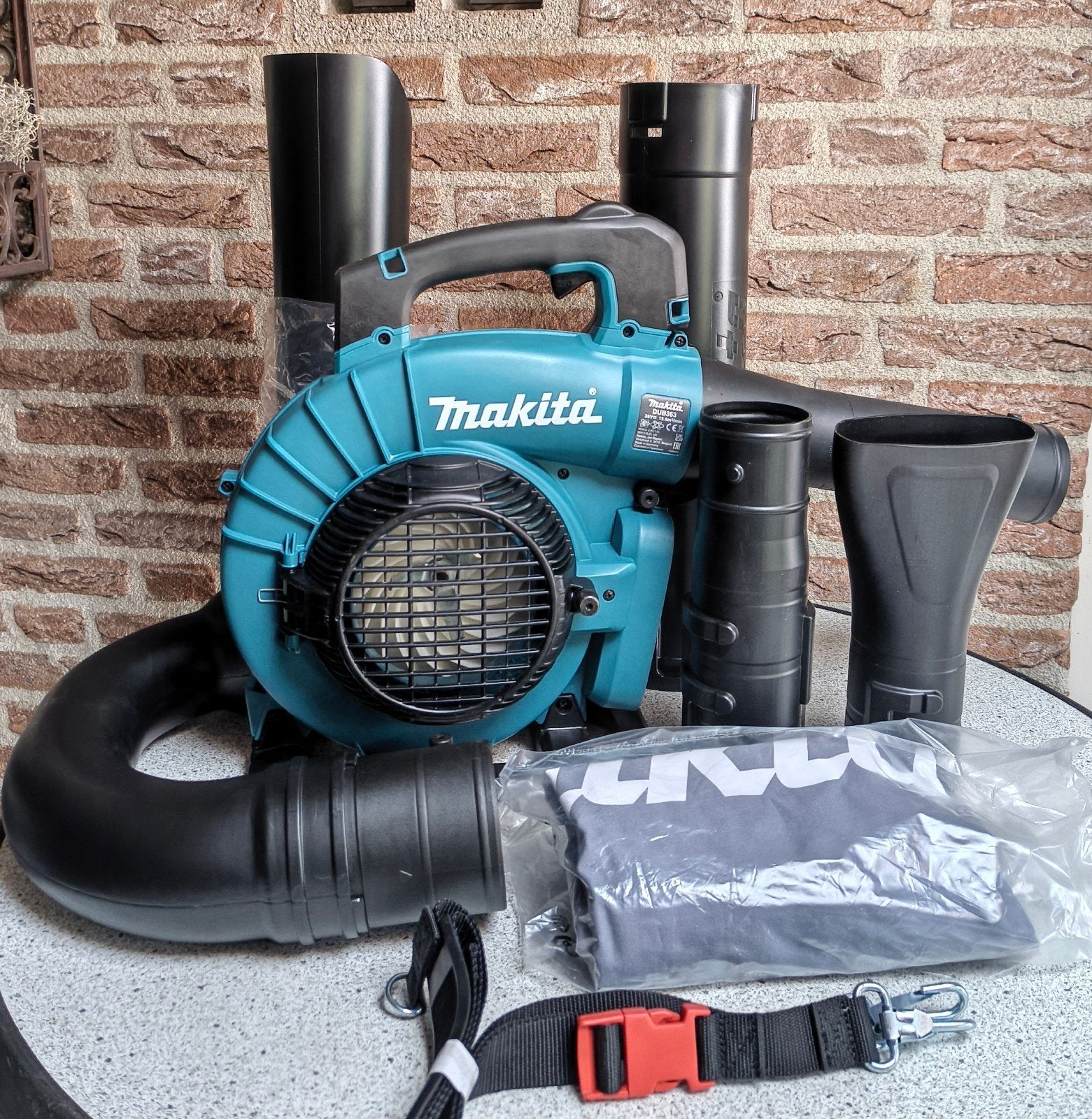 Makita DUB363 Bladblazer/Bladzuiger - Zo goed als nieuw, Met opvangzak, Ophalen of Verzenden, Zo goed als nieuw, Makita