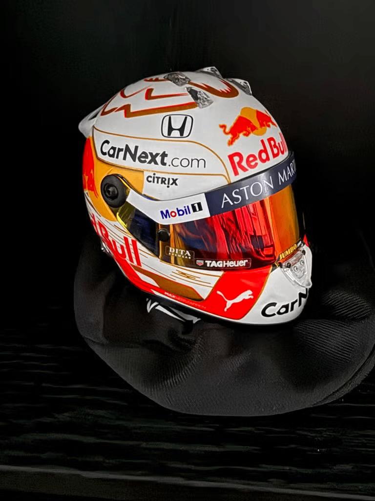 Max Verstappen 2020 Seizoenshelm op schaal 1:2, Ophalen of Verzenden, Nieuw, Formule 1