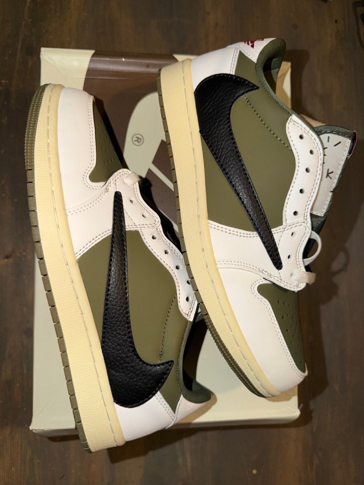 Nike Air Jordan 1 Low OG SP Travis Scott Olive, Ophalen of Verzenden, Zo goed als nieuw, Overige kleuren, Sneakers of Gympen