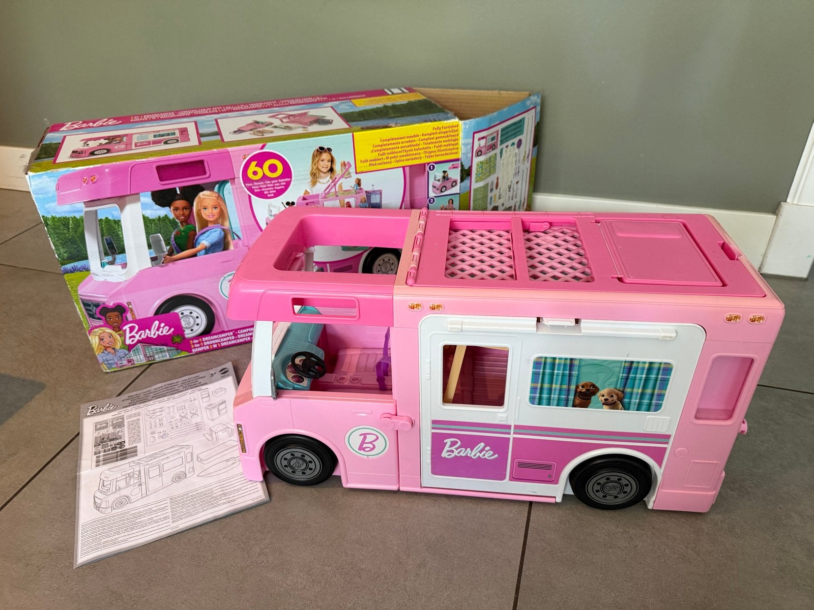 Barbie DreamCamper 3-in-1 Camper met 60+ accessoires, Ophalen of Verzenden, Zo goed als nieuw