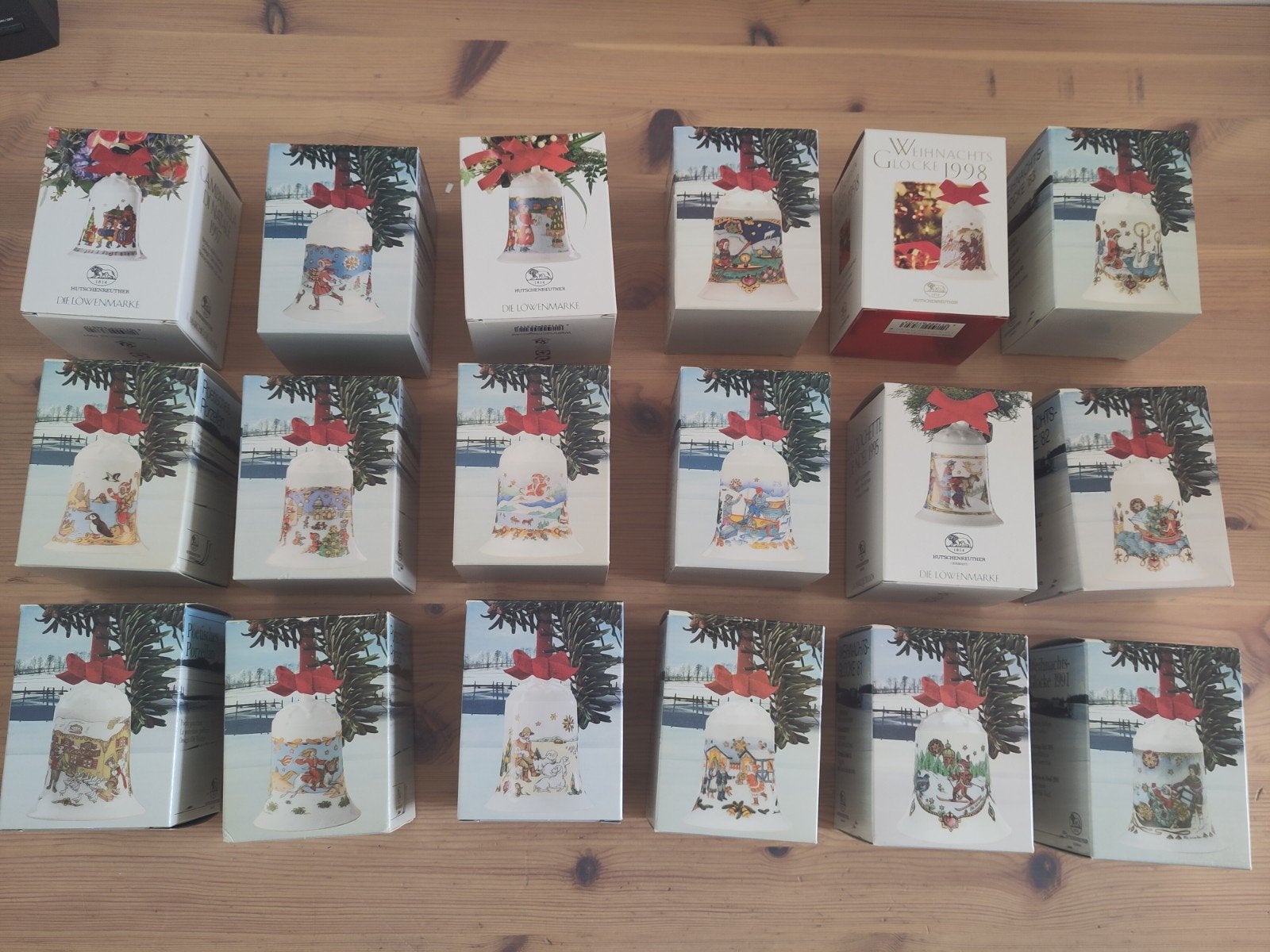 porseleinen kerstklokjes, Ophalen of Verzenden, Zo goed als nieuw, Plaatje
