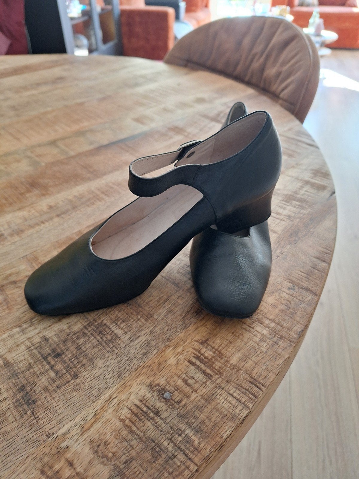 Te koop: Een prachtig paar echte lederen character  ballroom, Ophalen, Schoenen met lage hakken, Zwart, Onbekend
