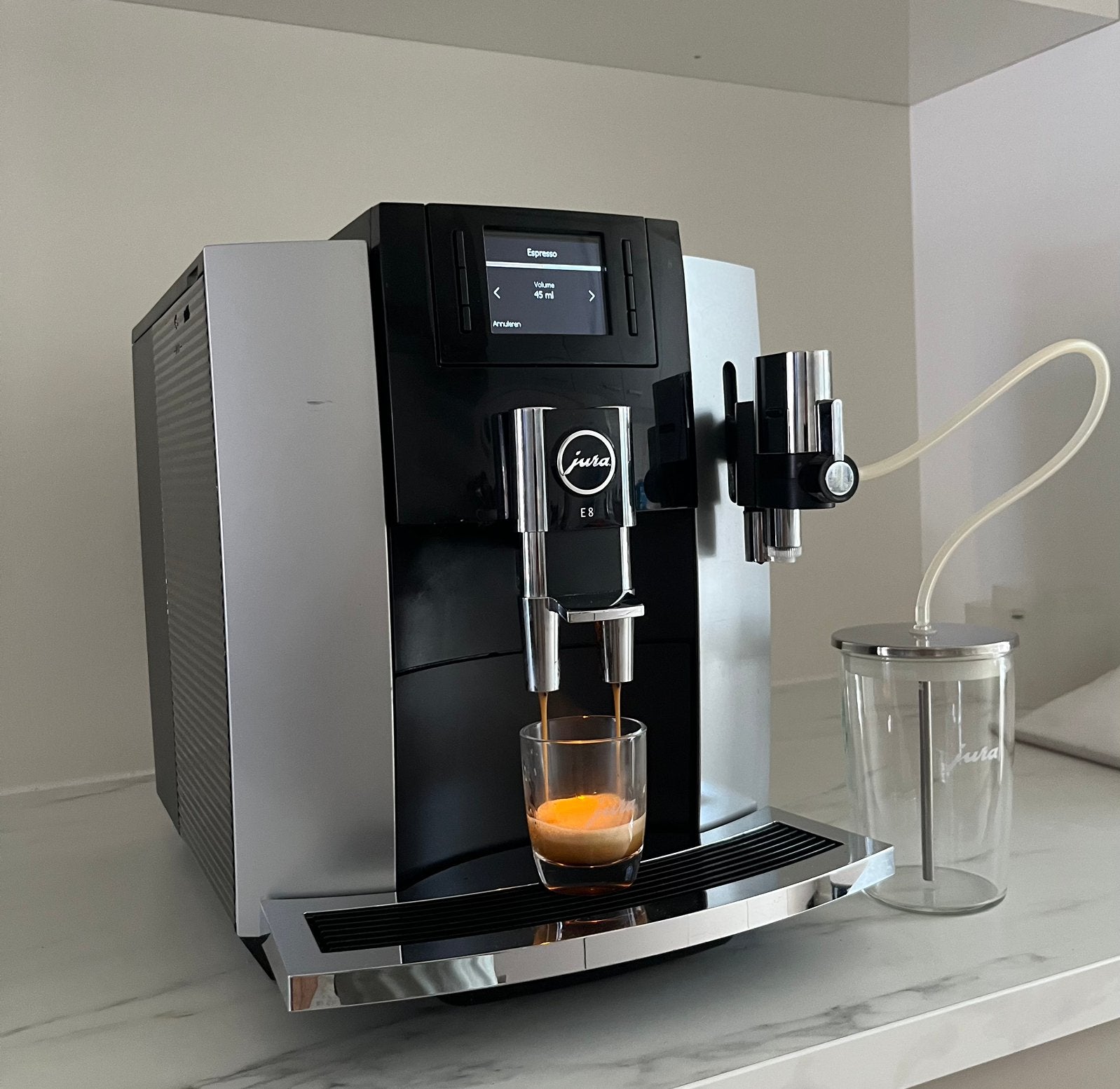 Jura E8 koffiemachine, Afneembaar waterreservoir, Gebruikt, 10 kopjes of meer, Koffiemachine